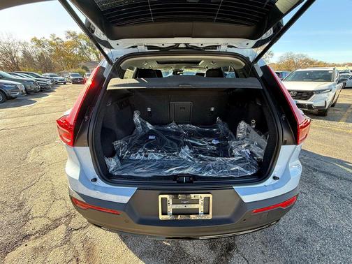 2026 Volvo XC40 B5 Plus