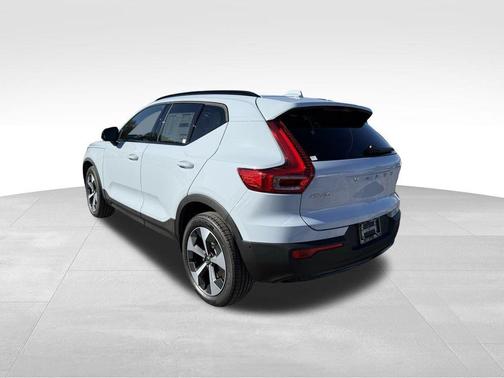 2026 Volvo XC40 B5 Plus