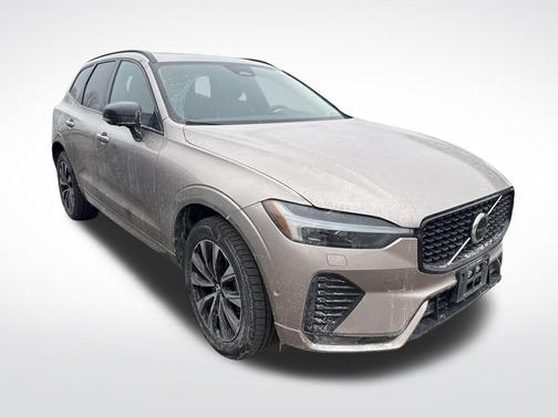 2023 Volvo XC60 B5 Plus Dark Theme