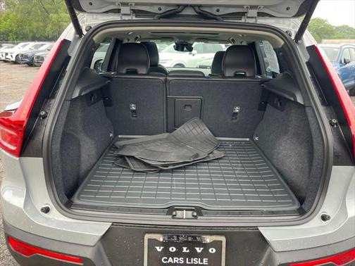 2025 Volvo XC40 B5 Core
