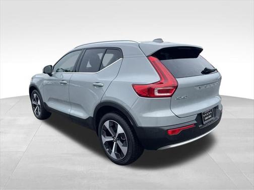 2025 Volvo XC40 B5 Core