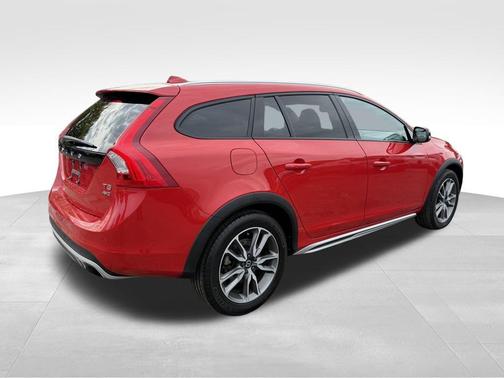 2017 Volvo V60 Cross Country T5 Platinum