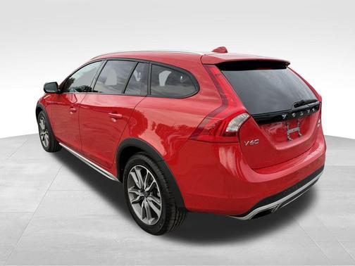 2017 Volvo V60 Cross Country T5 Platinum
