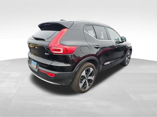 2025 Volvo XC40 B5 Plus Bright Theme
