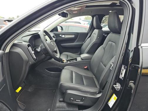 2025 Volvo XC40 B5 Plus Bright Theme