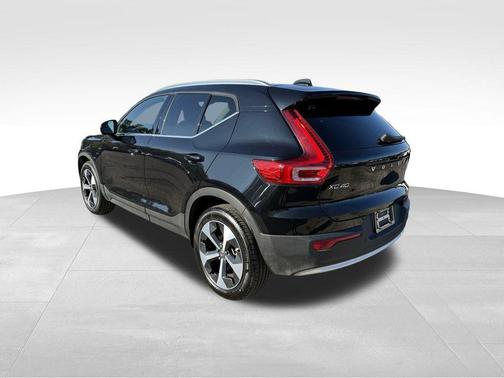 2025 Volvo XC40 B5 Plus Bright Theme