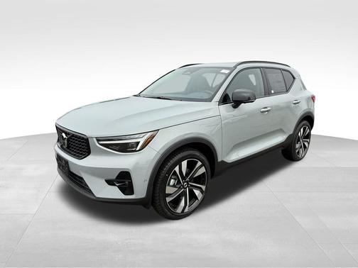2026 Volvo XC40 B5 Ultra