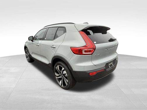 2026 Volvo XC40 B5 Ultra