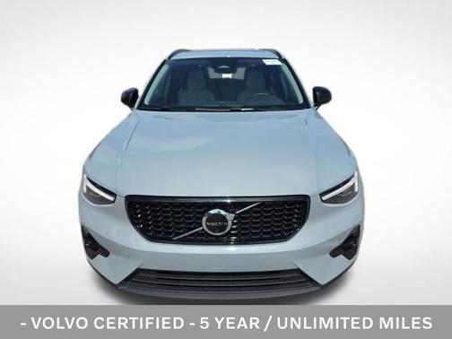 Vapour Gray Metallic 2026 Volvo XC40 B5 Plus