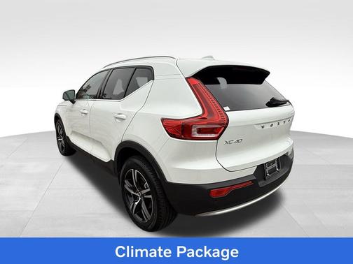 2025 Volvo XC40 B5 Core