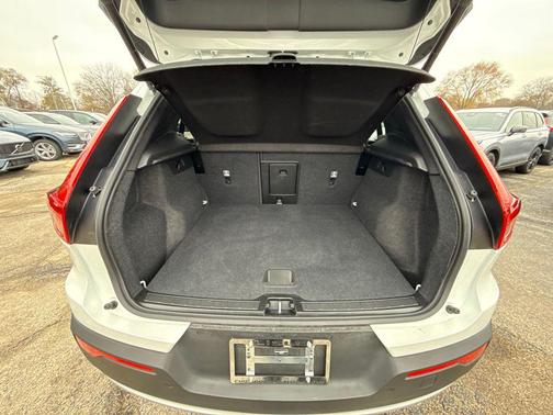 2025 Volvo XC40 B5 Core