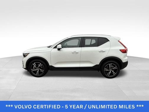 2025 Volvo XC40 B5 Core