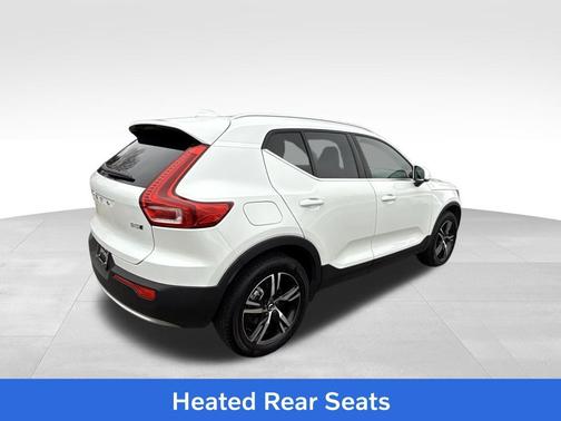 2025 Volvo XC40 B5 Core