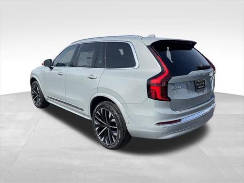 2025 Volvo XC90 B5 Plus