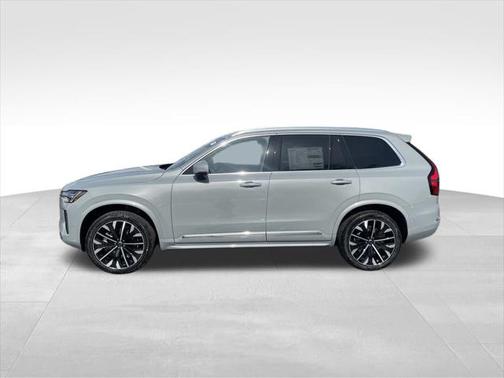 2025 Volvo XC90 B5 Plus