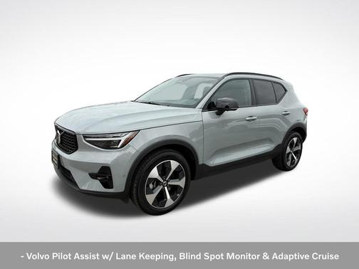 Vapour Gray Metallic 2026 Volvo XC40 B5 Plus