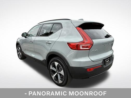 Vapour Gray Metallic 2026 Volvo XC40 B5 Plus
