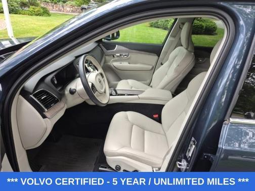 2024 Volvo XC90 B5 Plus