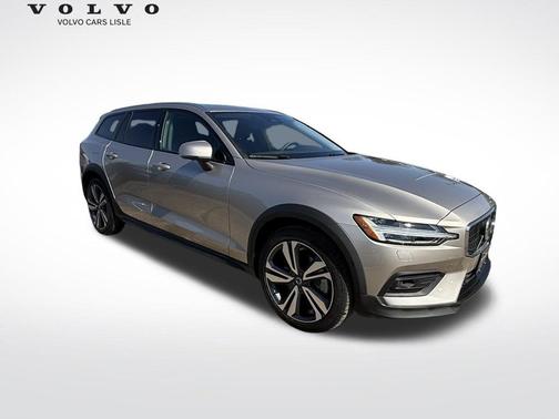 Bright Dusk Metallic 2026 Volvo V60 Cross Country B5 Plus