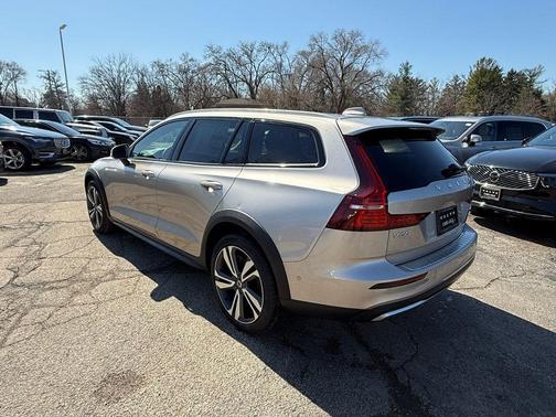 2026 Volvo V60 Cross Country B5 Plus