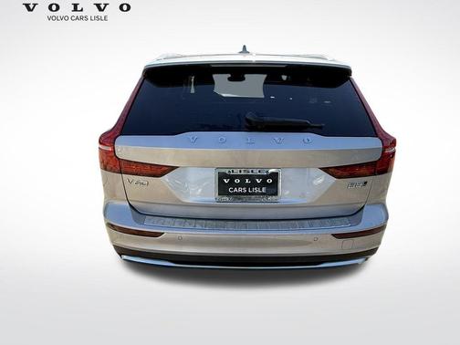 Bright Dusk Metallic 2026 Volvo V60 Cross Country B5 Plus
