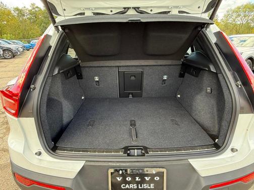2025 Volvo XC40 B5 Plus Bright Theme