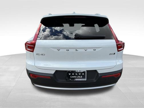 2025 Volvo XC40 B5 Plus Bright Theme