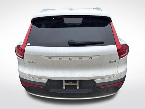 2025 Volvo XC40 B5 Core