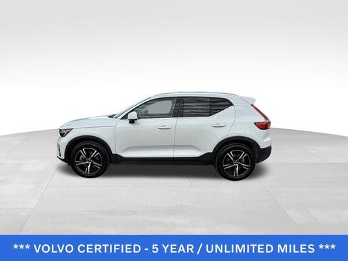 2025 Volvo XC40 B5 Core