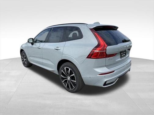 2025 Volvo XC60 B5 Ultra
