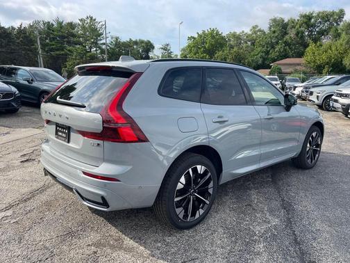 2026 Volvo XC60 B5 Plus Dark Theme