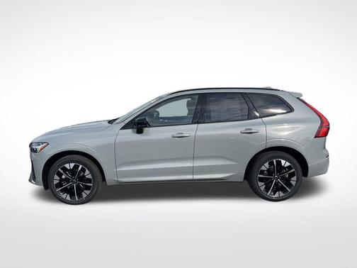 2026 Volvo XC60 B5 Plus Dark Theme