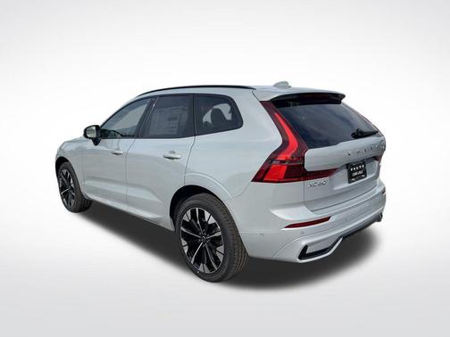 2026 Volvo XC60 B5 Plus Dark Theme