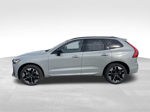 2026 Volvo XC60 B5 Plus Dark Theme