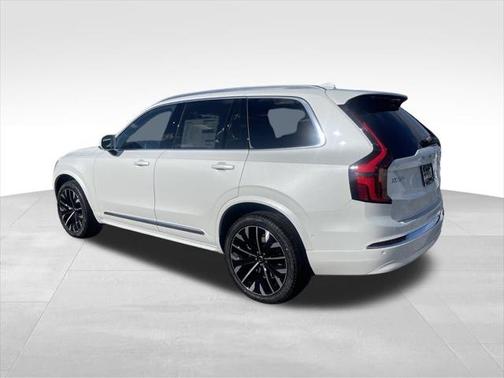 2025 Volvo XC90 B5 Plus