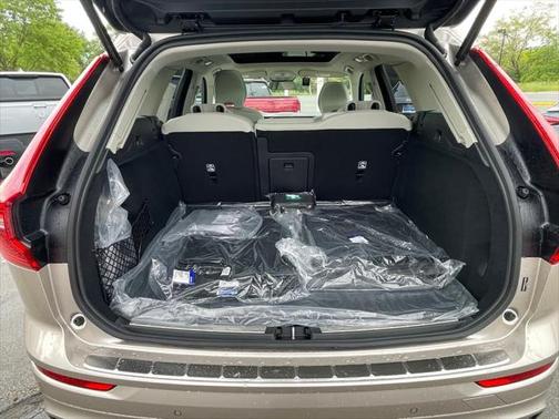 2025 Volvo XC60 Plug-In Hybrid T8 Plus