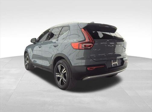 2023 Volvo XC40 B5 Plus Bright Theme