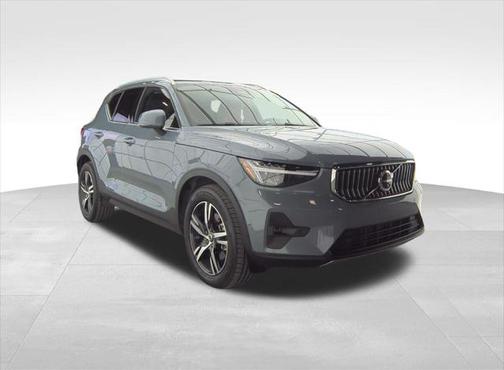 2023 Volvo XC40 B5 Plus Bright Theme