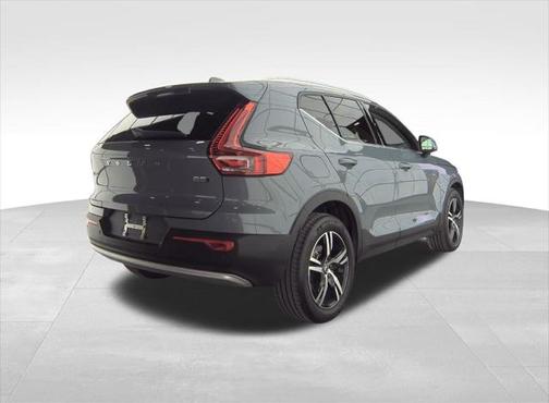 2023 Volvo XC40 B5 Plus Bright Theme