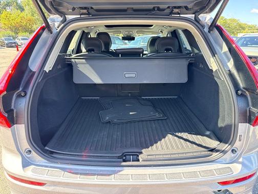 2025 Volvo XC60 B5 Core
