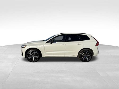 2022 Volvo XC60 Recharge Plug-In Hybrid T8 R-Design