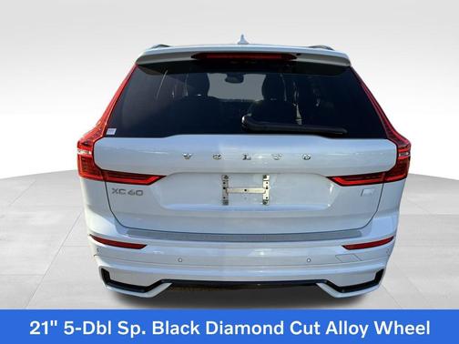 2022 Volvo XC60 Recharge Plug-In Hybrid T8 R-Design