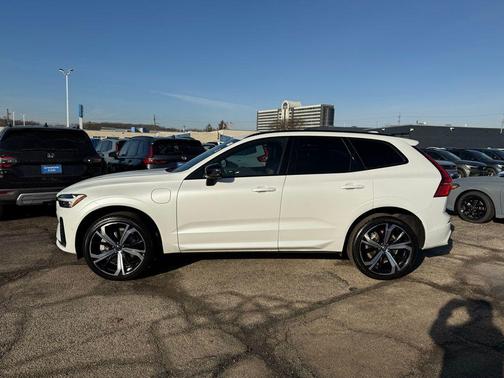 2022 Volvo XC60 Recharge Plug-In Hybrid T8 R-Design