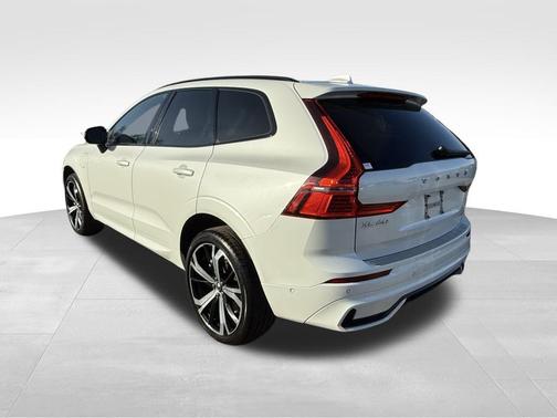 2022 Volvo XC60 Recharge Plug-In Hybrid T8 R-Design