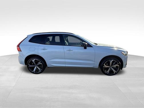 2022 Volvo XC60 Recharge Plug-In Hybrid T8 R-Design