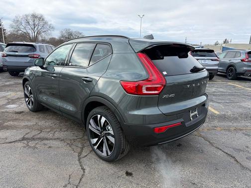 2026 Volvo XC40 B4 Plus