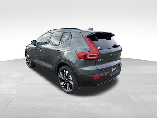 2026 Volvo XC40 B4 Plus
