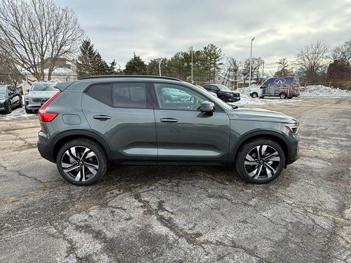 2026 Volvo XC40 B4 Plus