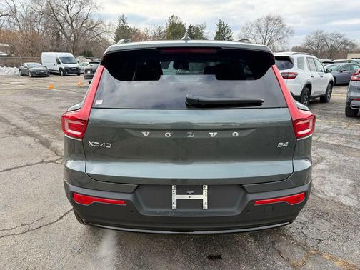 2026 Volvo XC40 B4 Plus