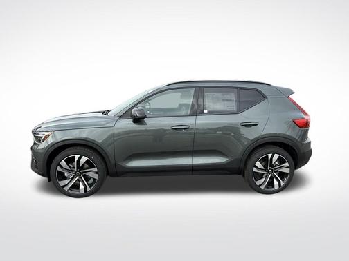 2026 Volvo XC40 B4 Plus